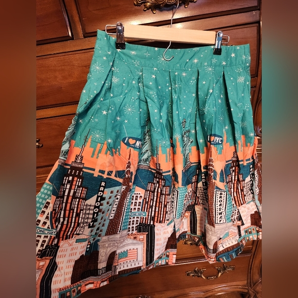 Dresses & Skirts - Cityscape skirt xl